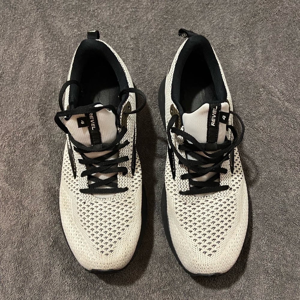 Brooks Revel 4. Size 11